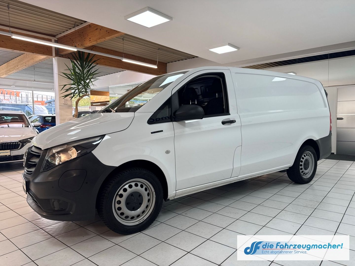 Fahrzeugabbildung Mercedes-Benz Vito Kasten 112 e lang DAB SHZ Rückfahrkam. Notb