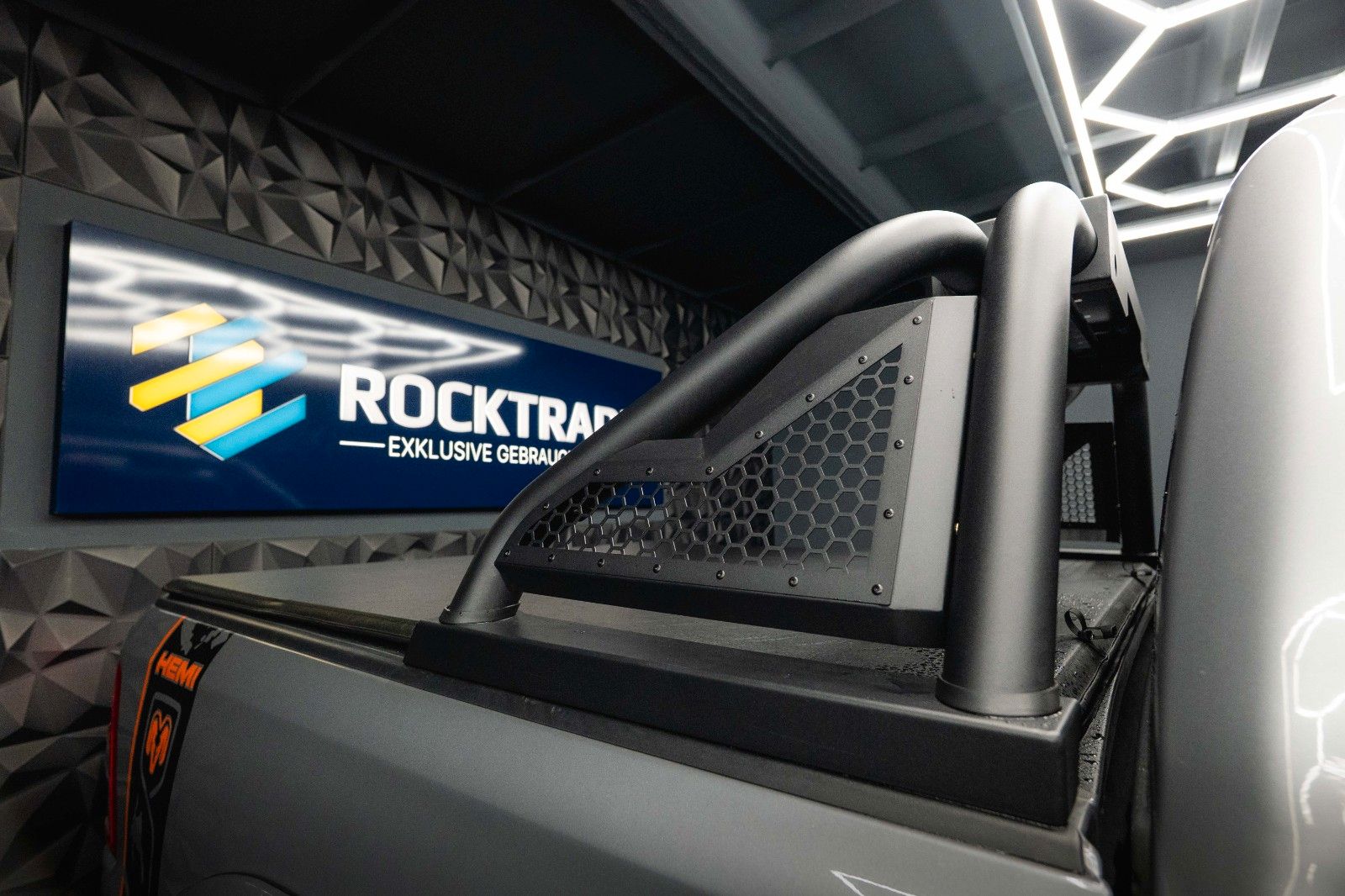 Fahrzeugabbildung Dodge RAM 5.7 V8 HEMI 4x4 OFFROAD Night-Paket *LED*19%