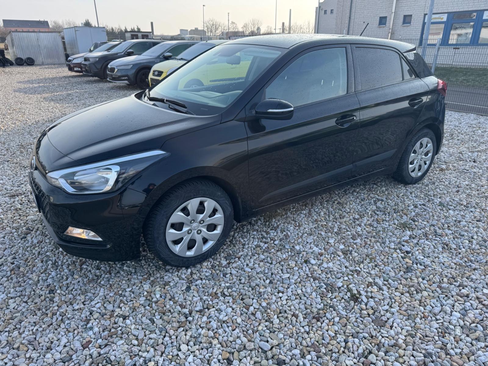 Hyundai i20 Trend AHK PDC
