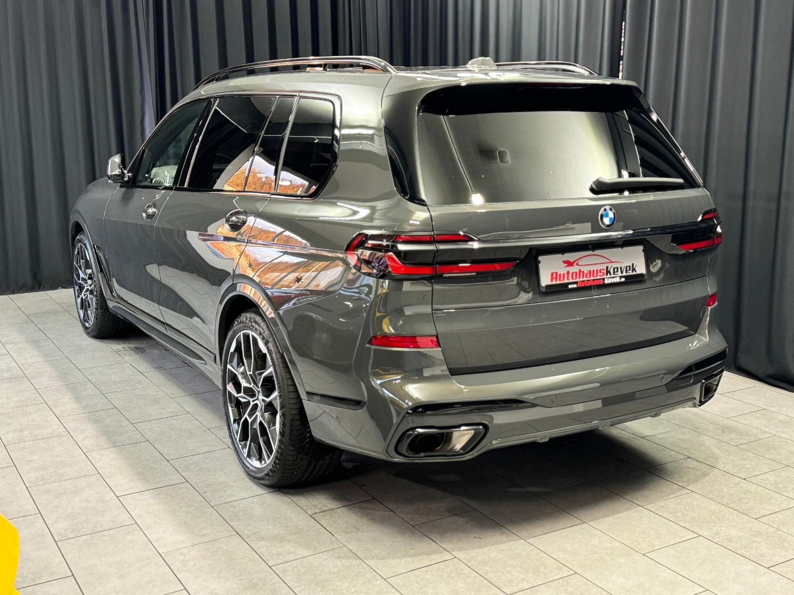 Fahrzeugabbildung BMW X7 xDrive 40 d M Sport Pro |22-ZOLL|7 SITZE|AHK