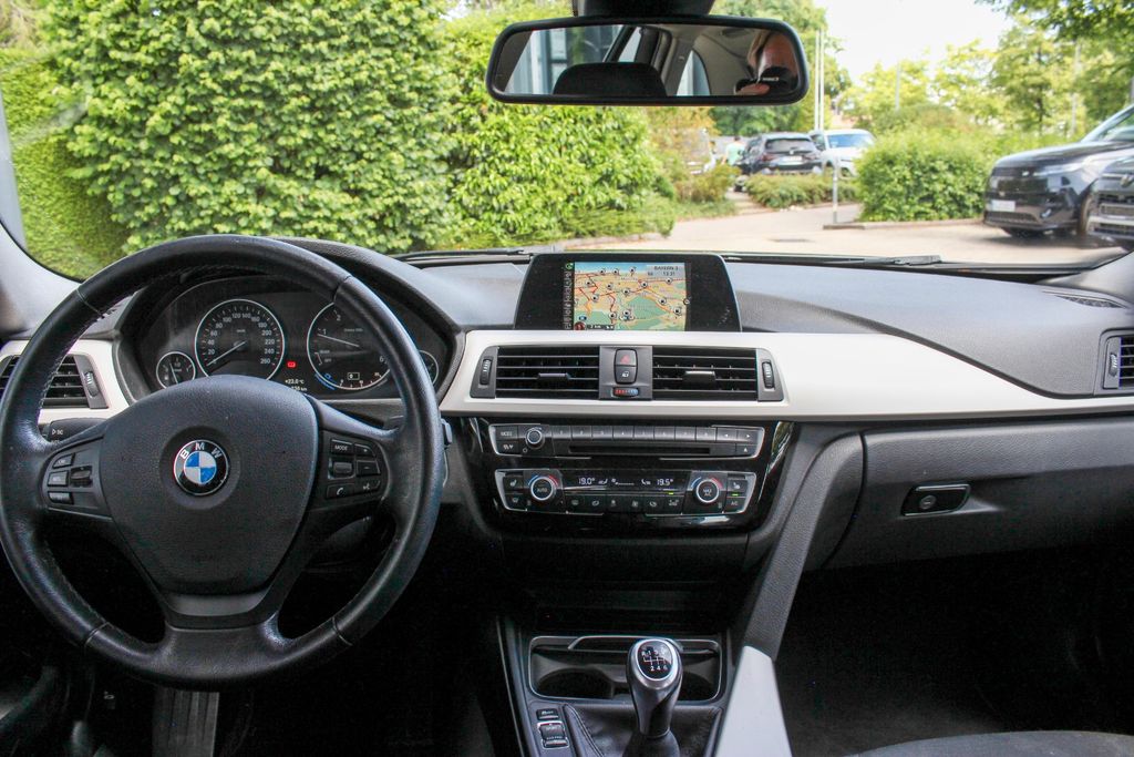 BMW 316d Touring / NAVI BUSINESS / SITZHEIZUNG / PDC BMW 316d Touring / NAVI BUSINESS / SITZHEIZUNG / PDC