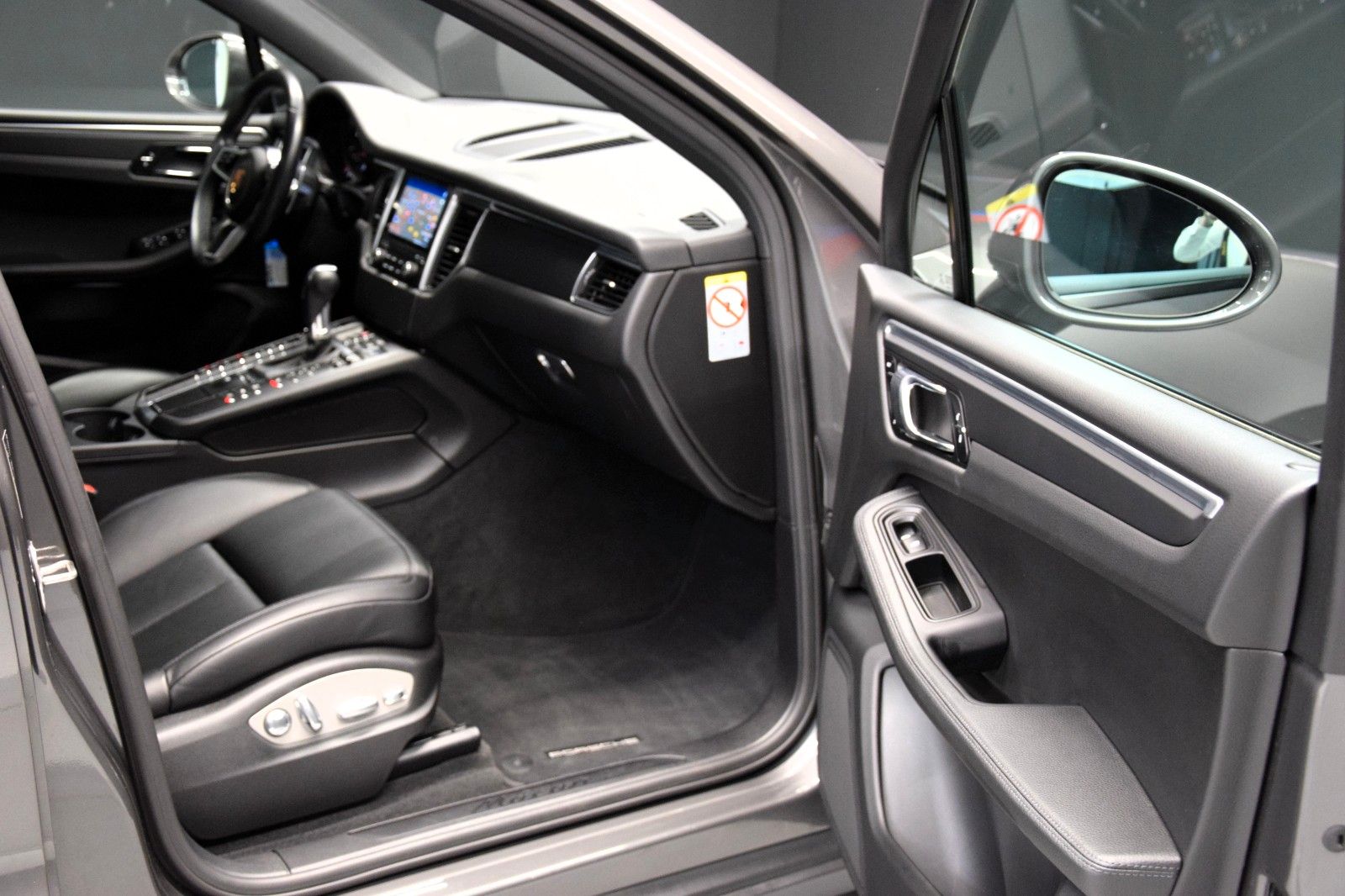 Fahrzeugabbildung Porsche Macan PDLS Leder Pano Memory PASM Kamera CarPlay