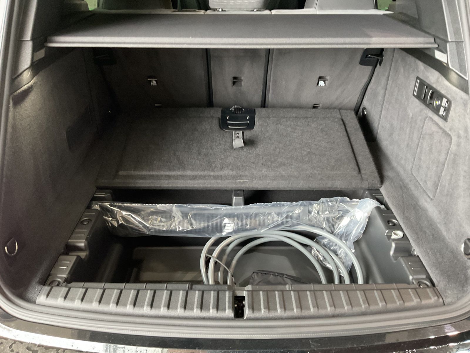 Fahrzeugabbildung BMW iX xDrive60 |Sitzbelüftung |Sky Lounge |M Sportp