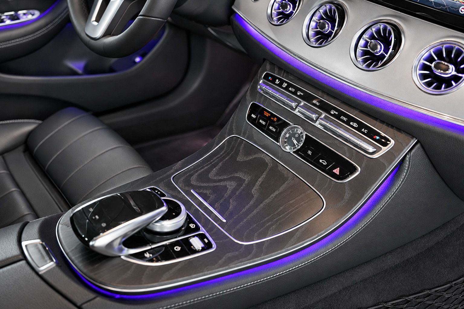 Fahrzeugabbildung Mercedes-Benz E E 300 Coupe *AMG-Line*Ambiente*360°KAM*Memory