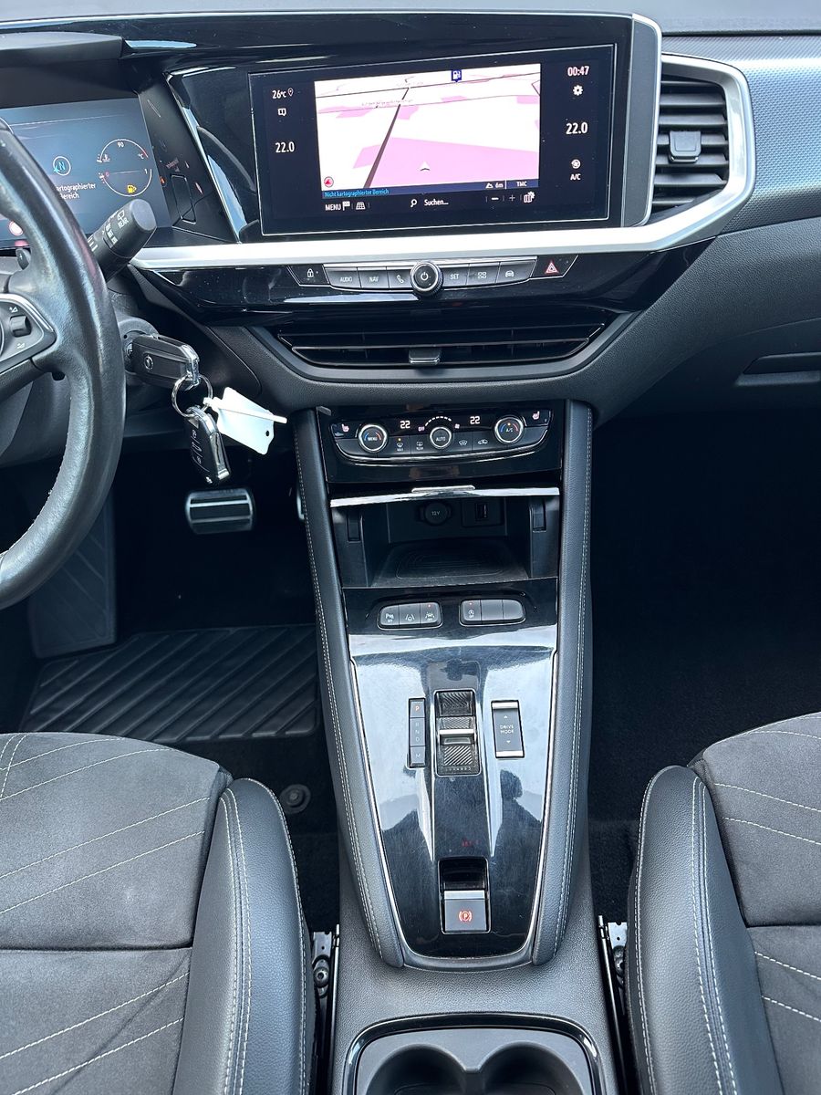 Fahrzeugabbildung Opel Grandland 1.5 D Automatik Elegance NAV+LED+AHK