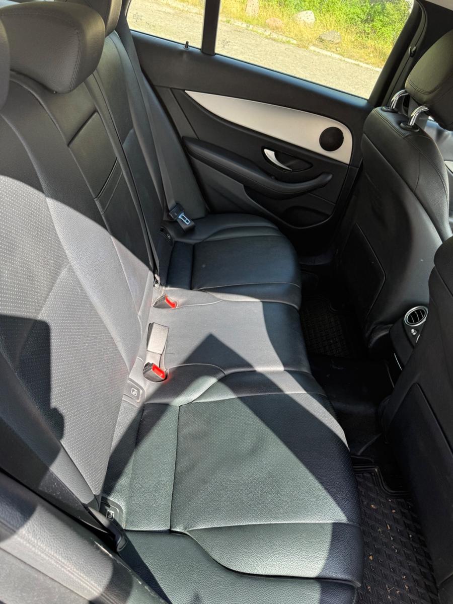Mercedes-Benz E 220 d T Autom. -