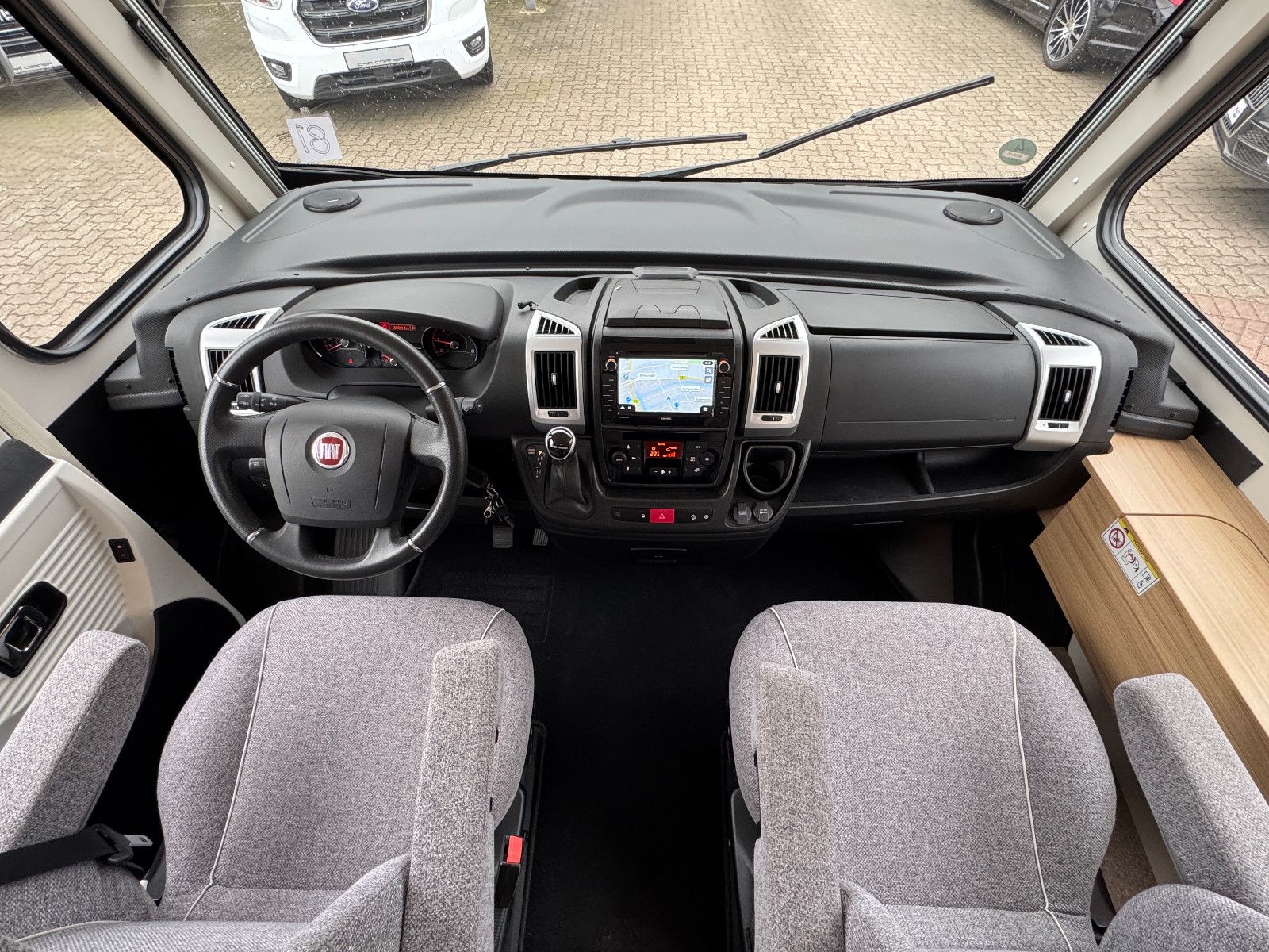 Fahrzeugabbildung Dethleffs Globebus I 006 GT PAKET WHITE 9GT SAT DACHKLIMA