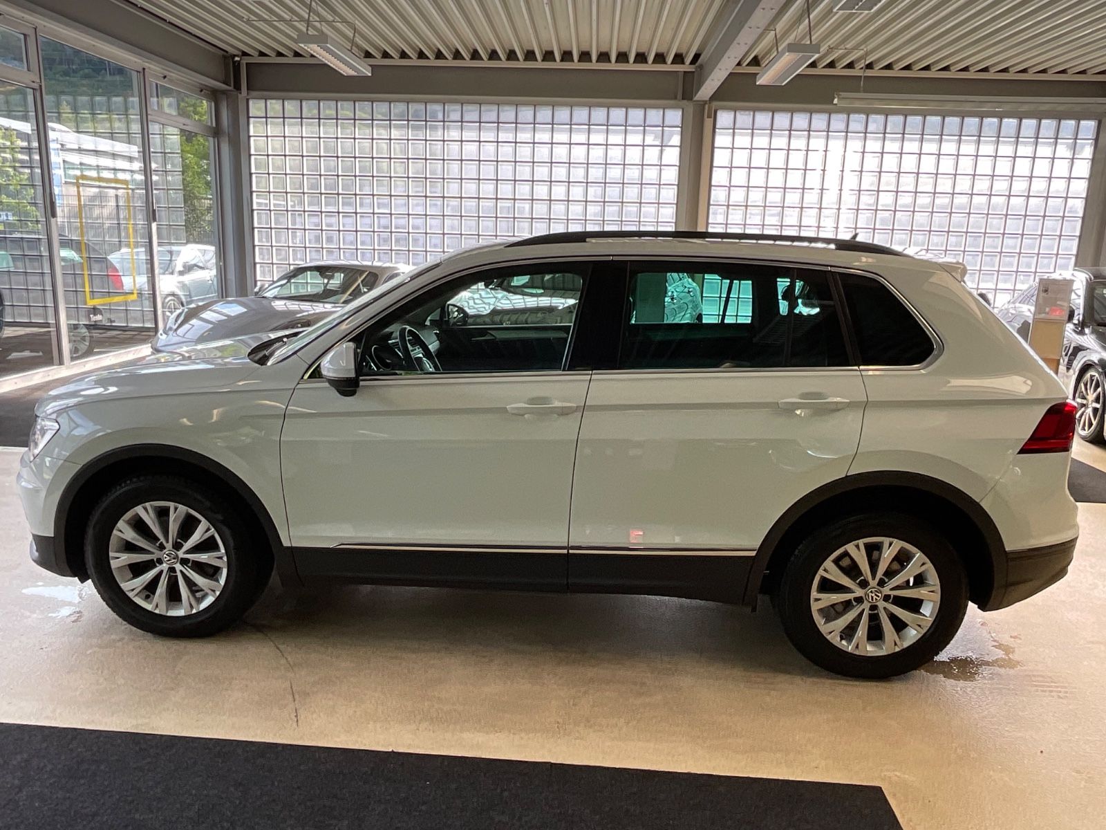 Fahrzeugabbildung Volkswagen Tiguan 1.4TSI DSG Comfortline *LED*NAVI* 1.HAND*