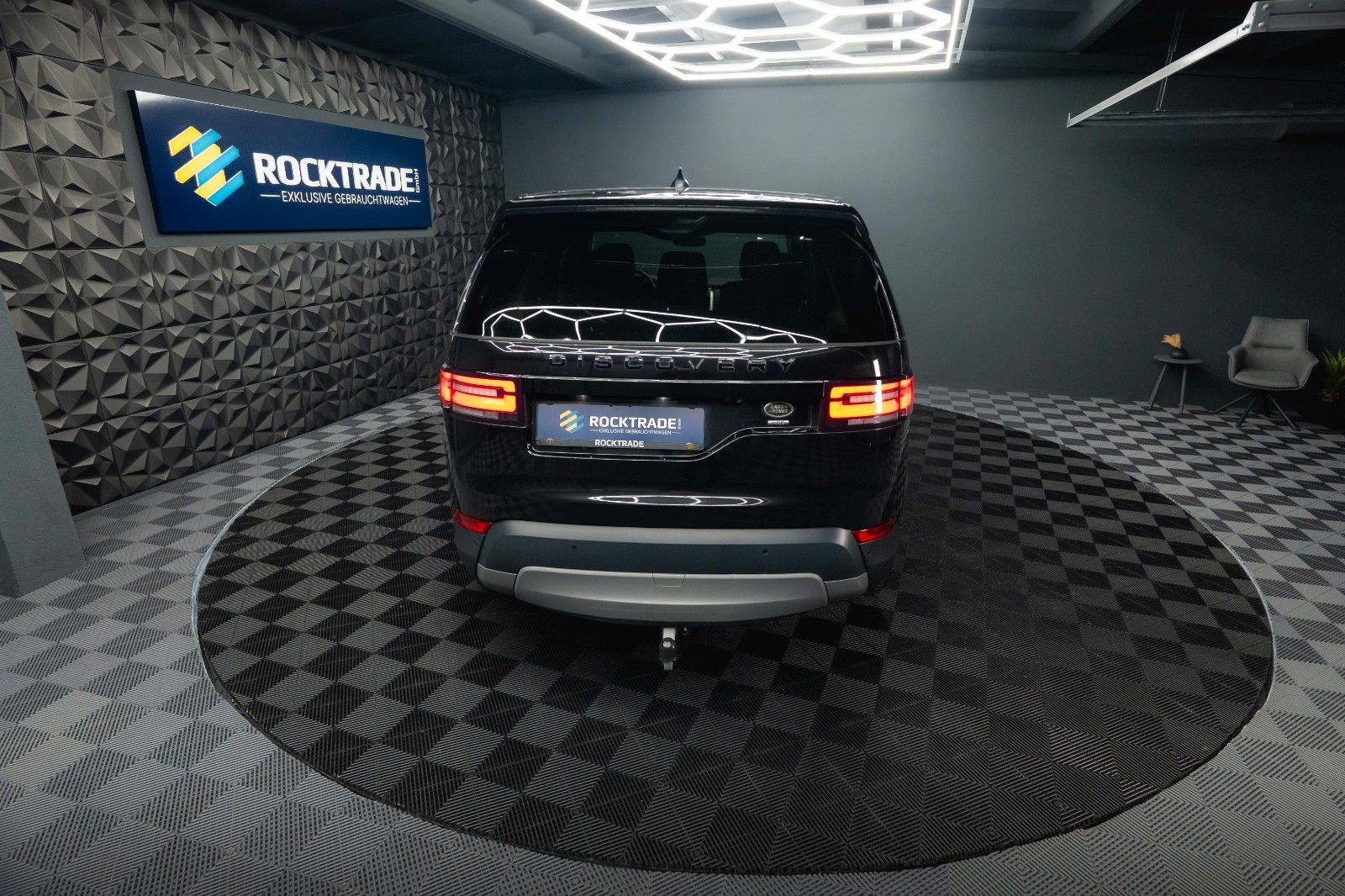 Fahrzeugabbildung Land Rover Discovery 5 2.0 TD SD4 HSE BLACK 4x4 *AHK*LED*