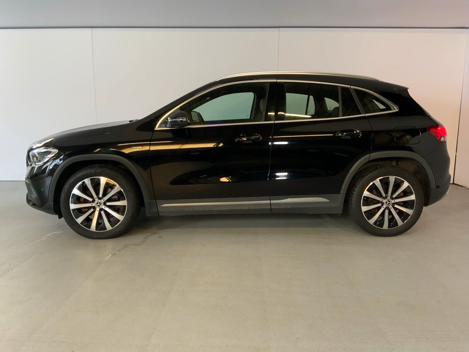 Mercedes-Benz GLA 250 e Progressive MultibeamLED Apple CarPlay imagem 3