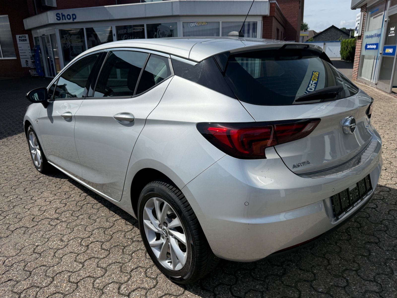 Fahrzeugabbildung Opel Astra 1.4 Turbo Elegance Autom. Navi/LED/SHZG