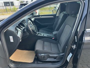 Volkswagen Passat - 12