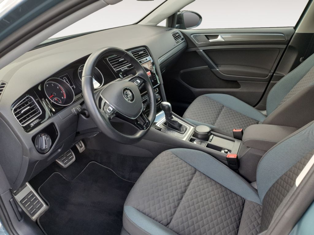 Fahrzeugabbildung Volkswagen Golf 1.5 TSI ACT DSG IQ.DRIVE SH,ACC,PDC,FSH