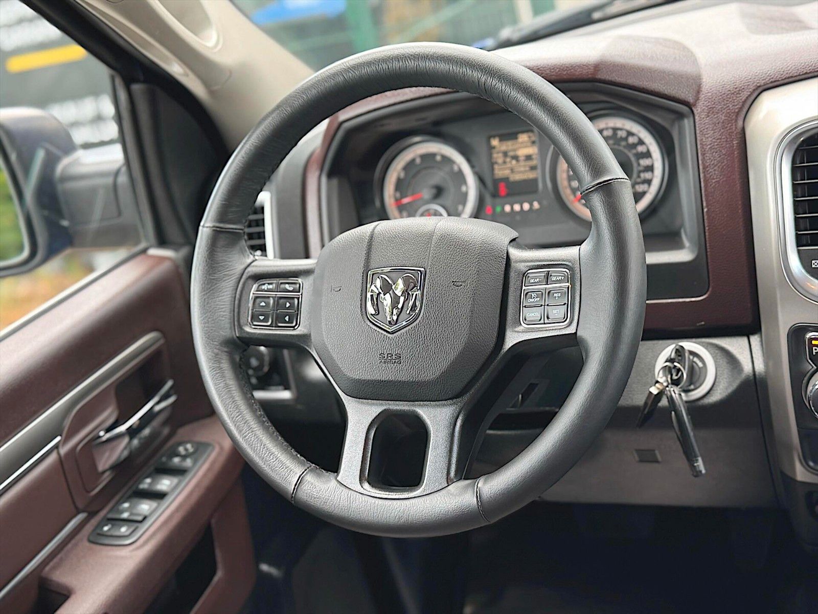 Fahrzeugabbildung Dodge RAM 5.7 V8 HEMI SPORT CrewCab 6 Sitze LPG PRINS