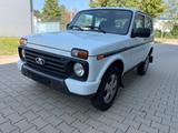 Lada Niva Urban 4x4, AHK, 62km, Euro6,TÜV 27, Sitzhei - Lada Niva: 4.4