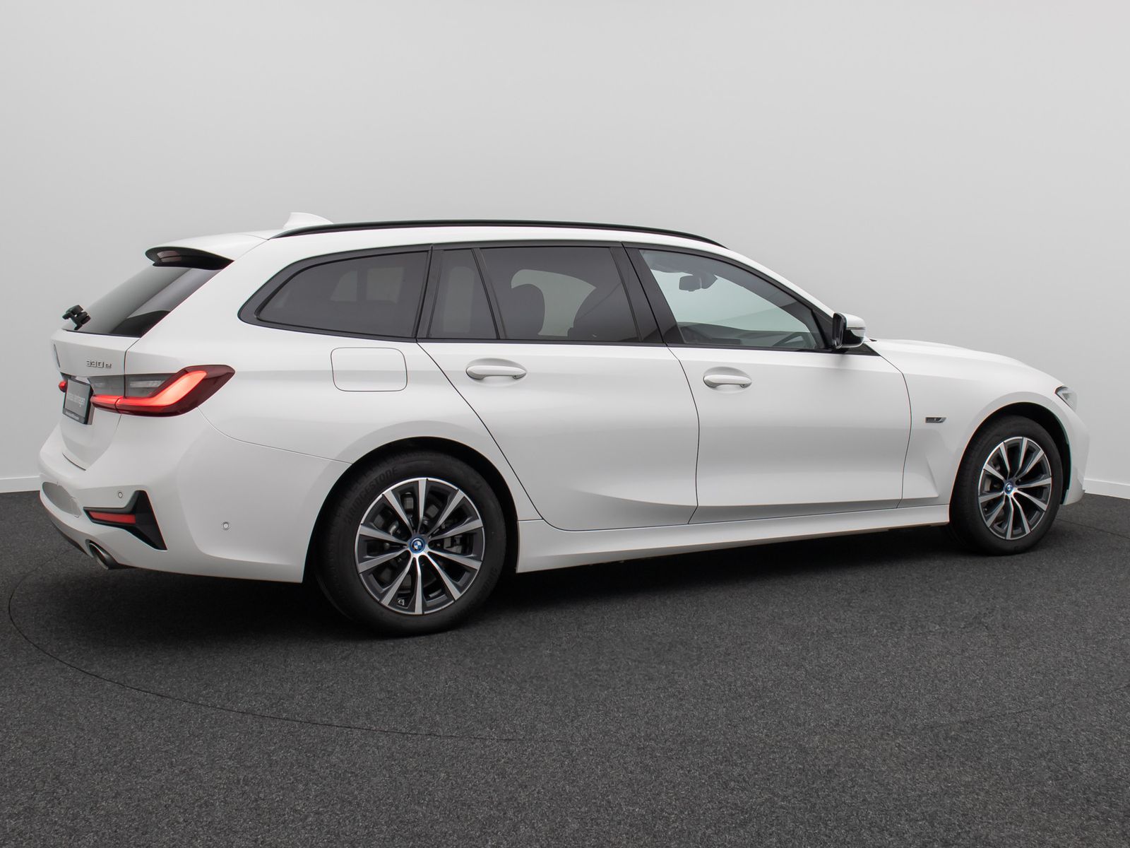 Fahrzeugabbildung BMW 330e xD Sport Line Alarm HUD DAB Panorama HiFi