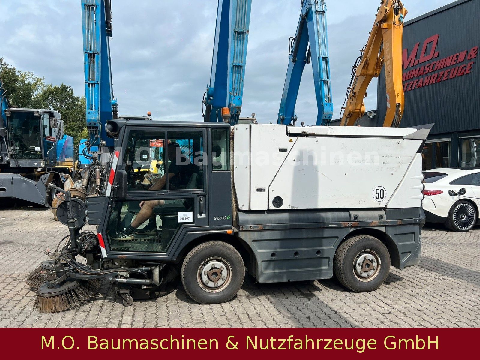 Fahrzeugabbildung Schmidt AEBI Schmidt Swingo 200 / Kehrmaschine /