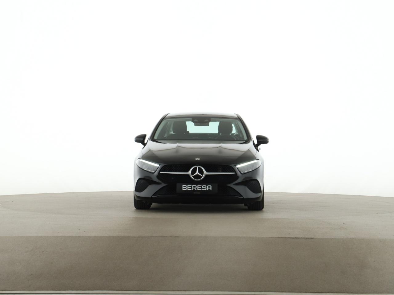 Mercedes-Benz A 180 d Limousine MBUX Distronic Kamera LED Navi