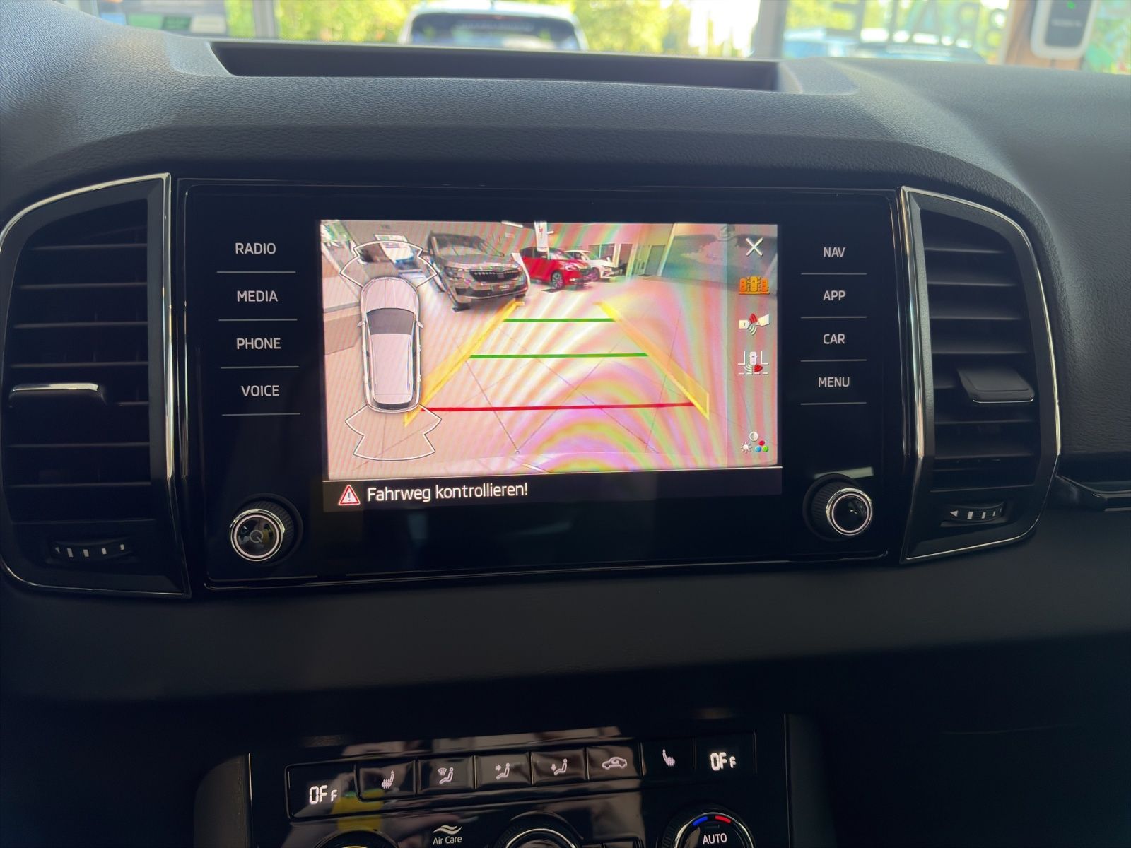 Fahrzeugabbildung SKODA Karoq 1.5 TSI Balance DSG MATRIX AHK ACC 3 J ASG