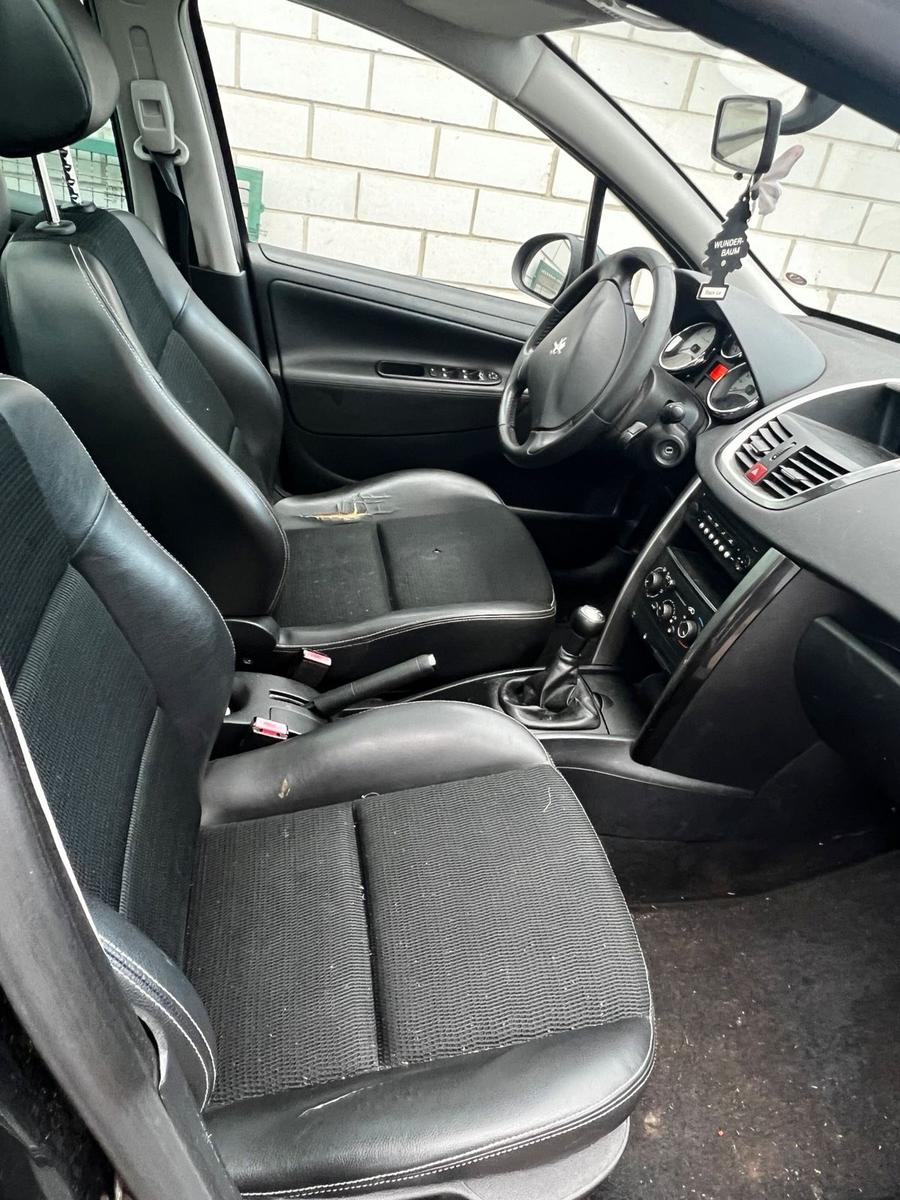 Peugeot 207 2011 — interior