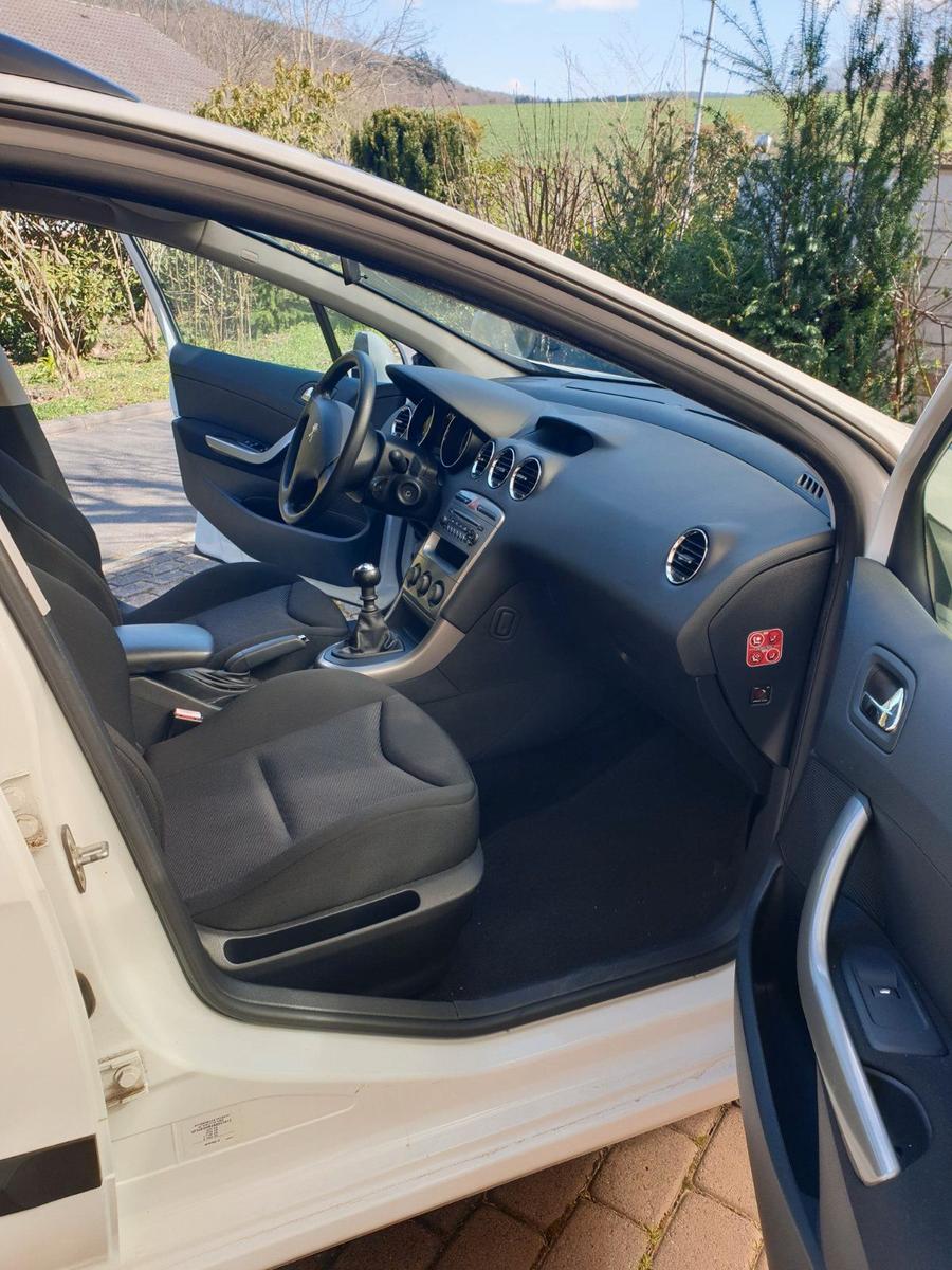 Peugeot 308 2012 — photo 10