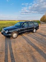 Mercedes-Benz Mercedes Benz E 320 - Mercedes-Benz E 320 mit Benzin-Antrieb: Kombi