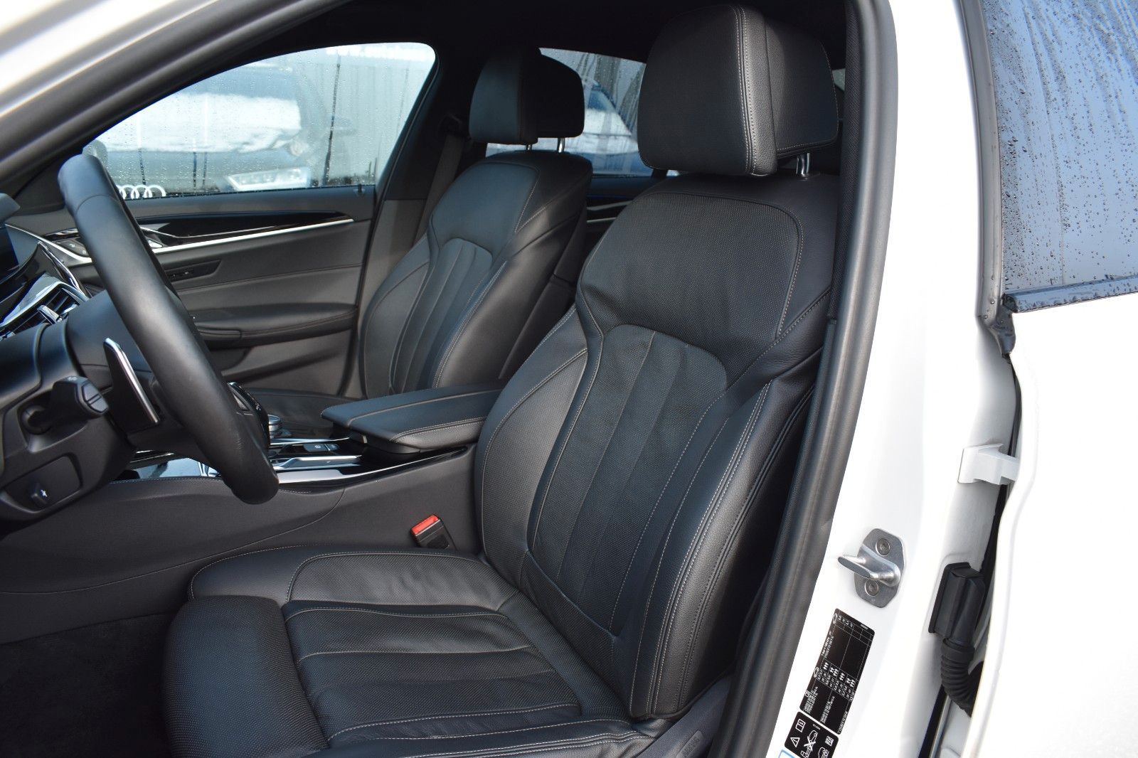 Fahrzeugabbildung BMW M550 i Limo. xDrive DAB Gestik Massage HUD ATM