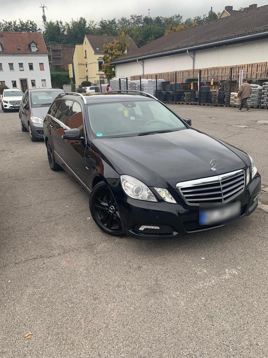 Mercedes-Benz 350 2010 — rear view