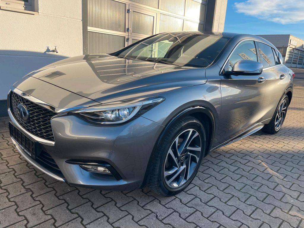 Infiniti Q30