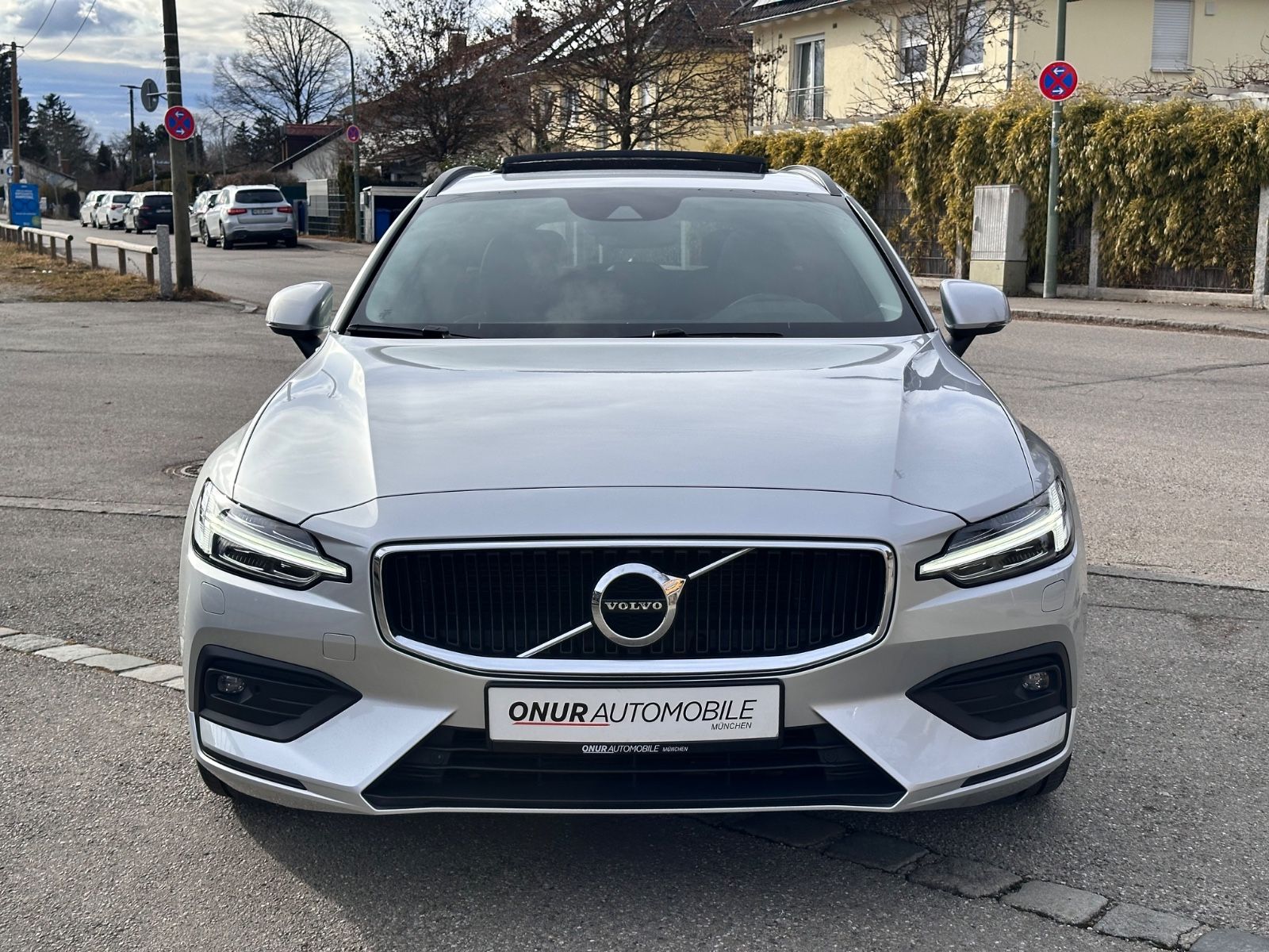 Volvo V60 Kombi Momentum Pro Navi Leder Pano H&K imagem 2