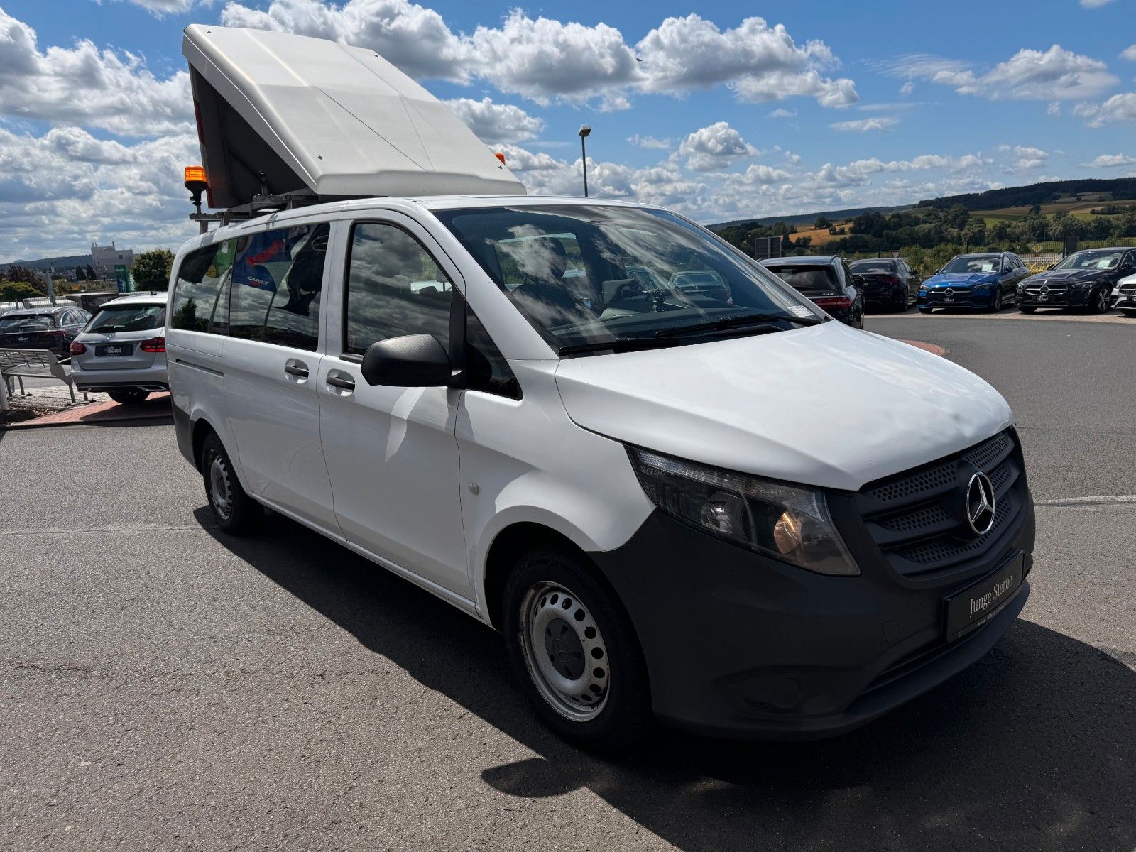 Fahrzeugabbildung Mercedes-Benz Vito 111 CDI Tourer Begleitfahrzeug BF3+ / WVZ