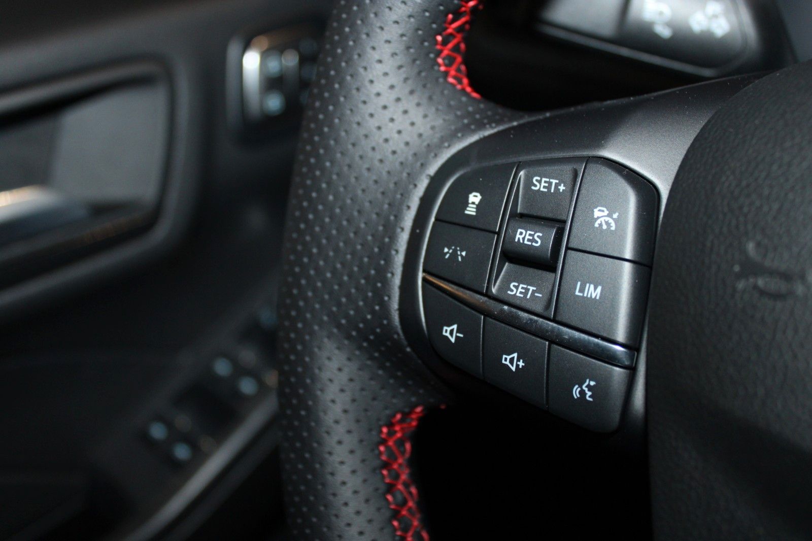 Fahrzeugabbildung Ford Kuga PHEV ST-Line X NAVI LED Matrix Winter Paket