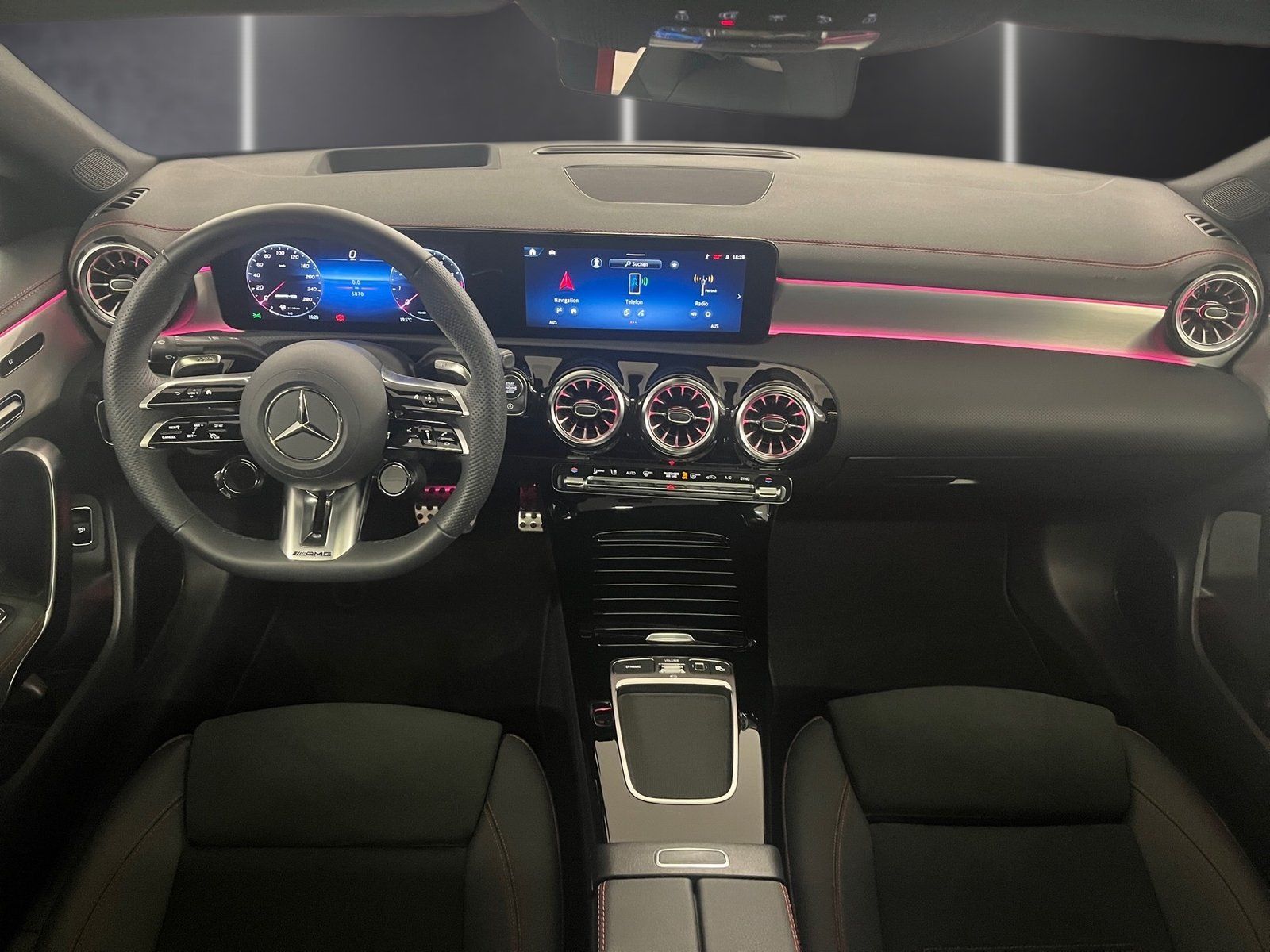 Fahrzeugabbildung Mercedes-Benz CLA 35 AMG 4M +*Pano*HUD*MuBeam*Distro*AHK*360°*