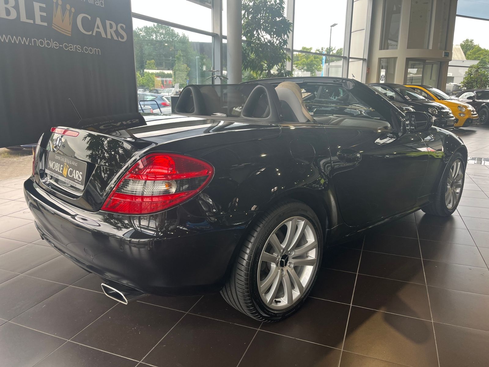 Fahrzeugabbildung Mercedes-Benz SLK Roadster 200 Kompressor AIRSCARF PDC SHZ
