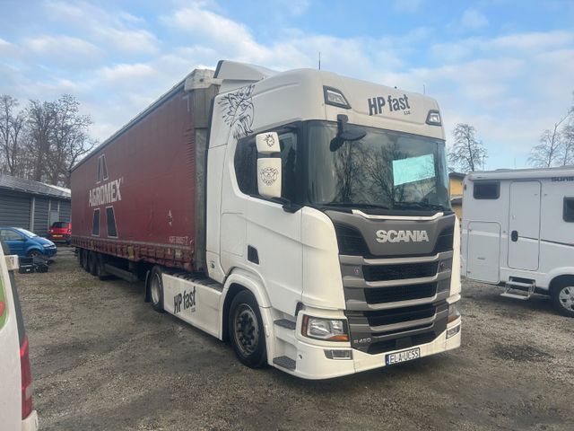 Scania R450 Mega Top truck