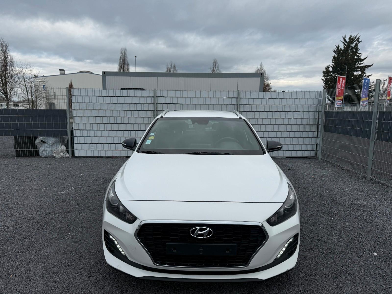 Hyundai i30 1.6 CRDI Passion+ Led Navi 1Hand