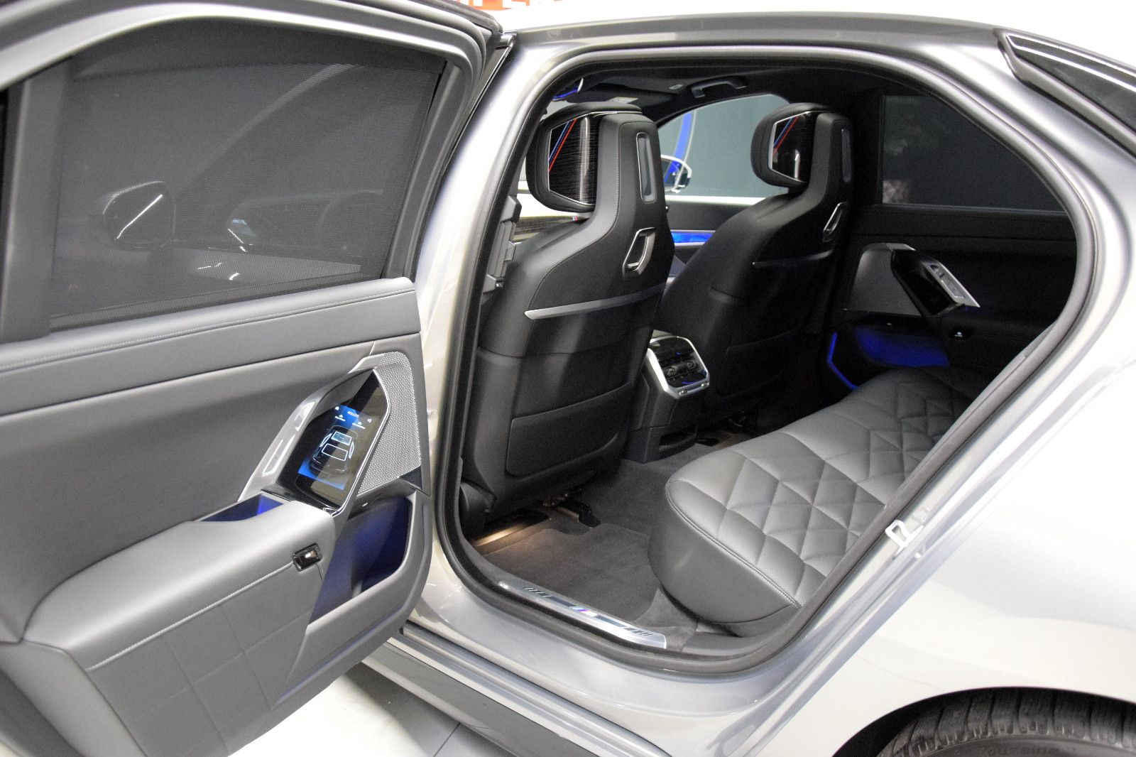 Fahrzeugabbildung BMW 740d xDrive M Sport Sky-Lounge AHK Standheizung