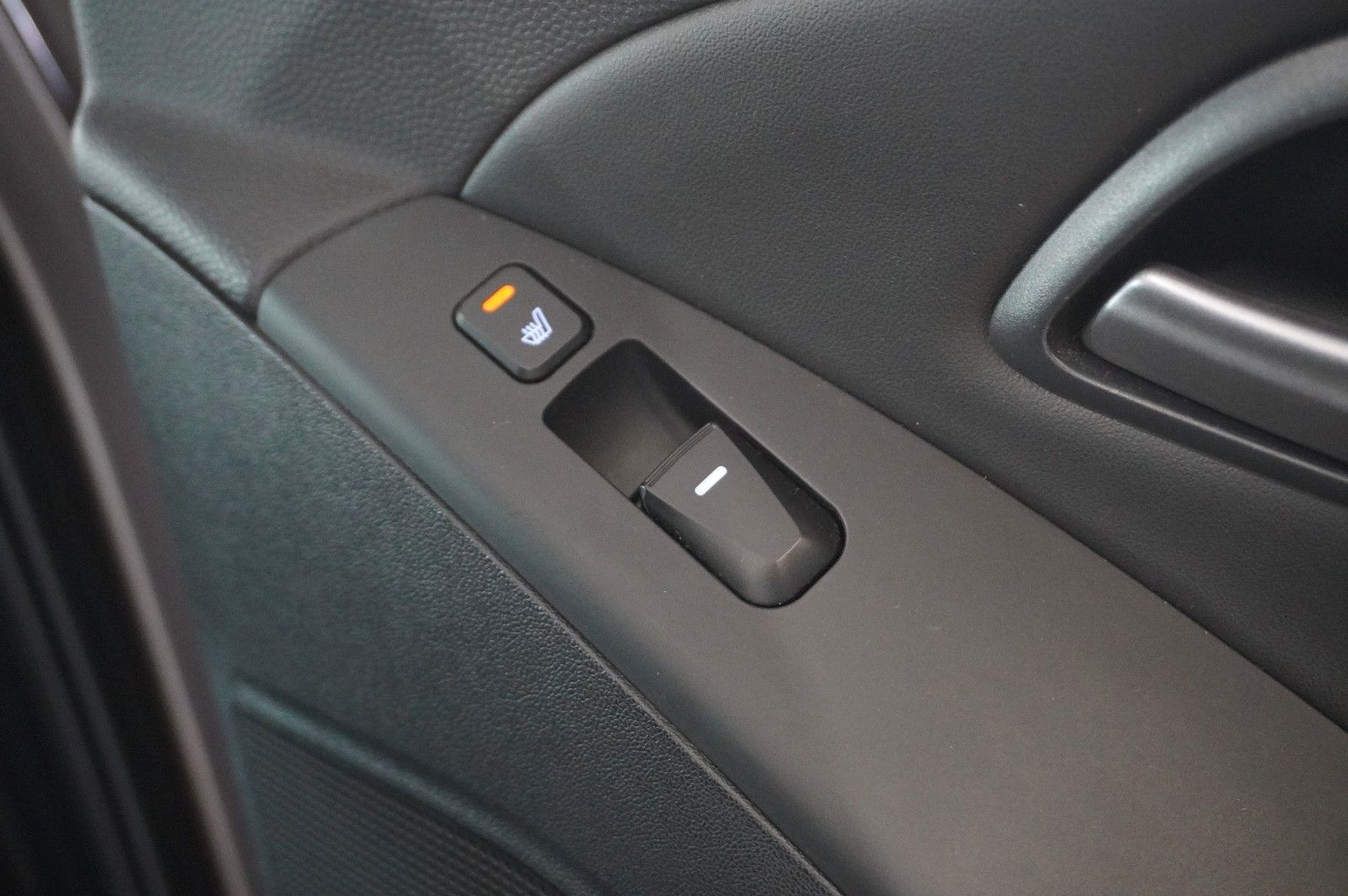 Fahrzeugabbildung Hyundai ix35 1.6 GDI FINALE LED/KLIMA/SHZ/PDC/TEMP./AHK