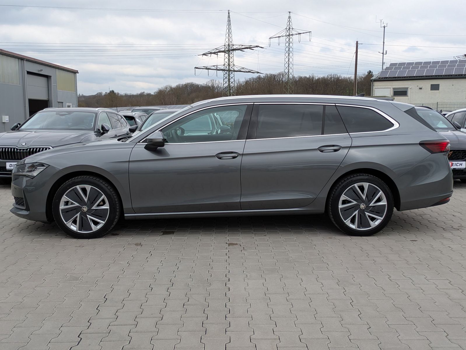 Fahrzeugabbildung SKODA Superb 2.0 TDI 4x4 Selection MATRIX*AHK*5J GAR.
