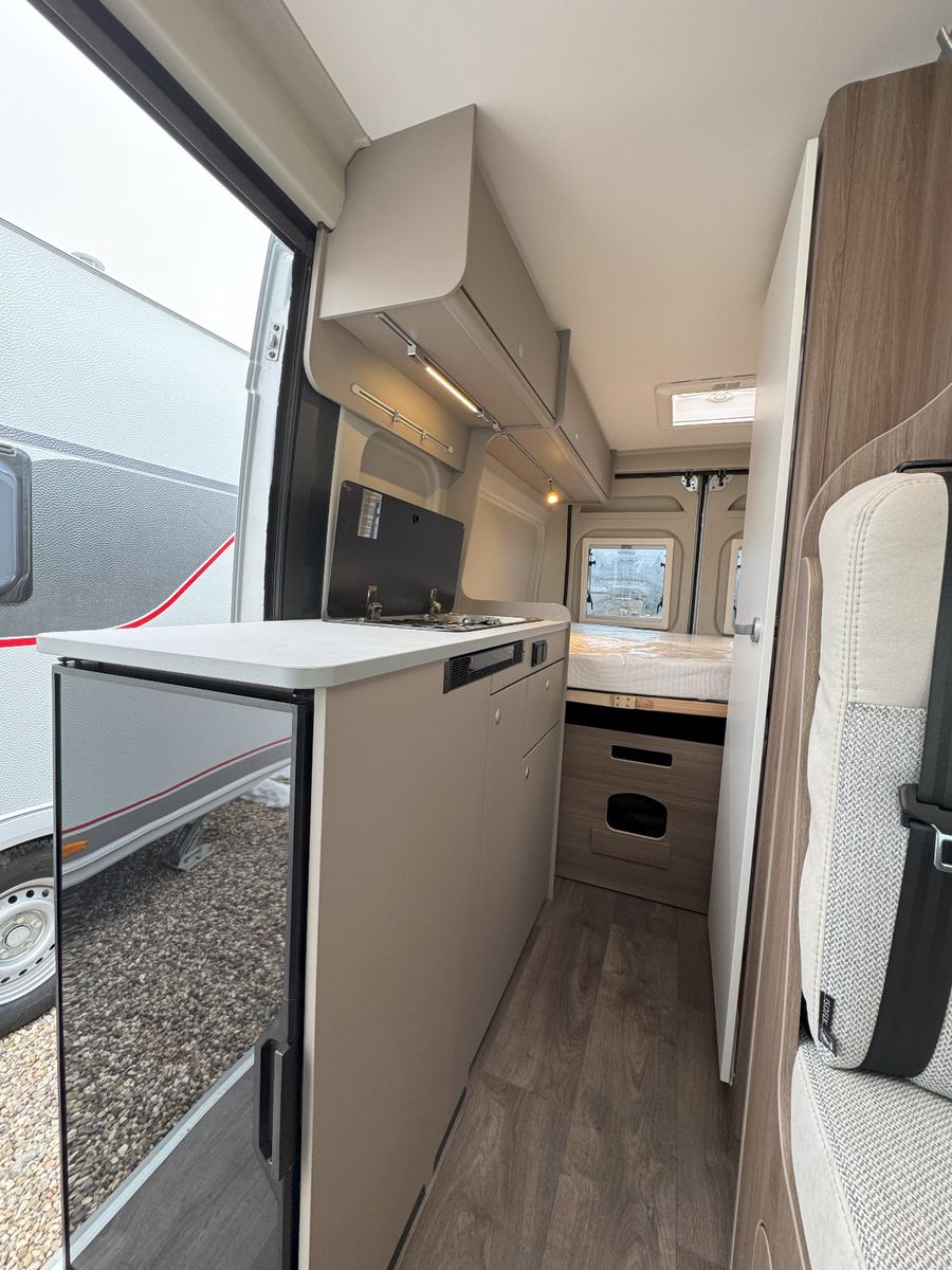 Fahrzeugabbildung Carado CV 600 Entry Van - Sie sparen: 7.365€!