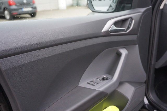 Fahrzeugabbildung Volkswagen T-Cross TSI Active DSG LED Navi AID ACC PDC SH