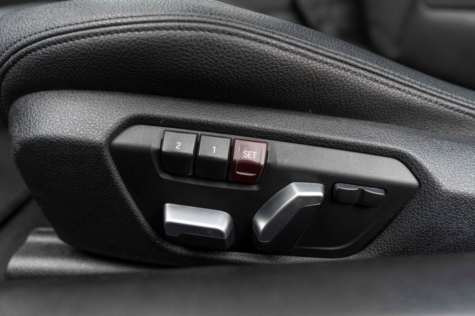 Fahrzeugabbildung BMW 430I M-Performance HIFI LED KAM CARPLAY CARBON