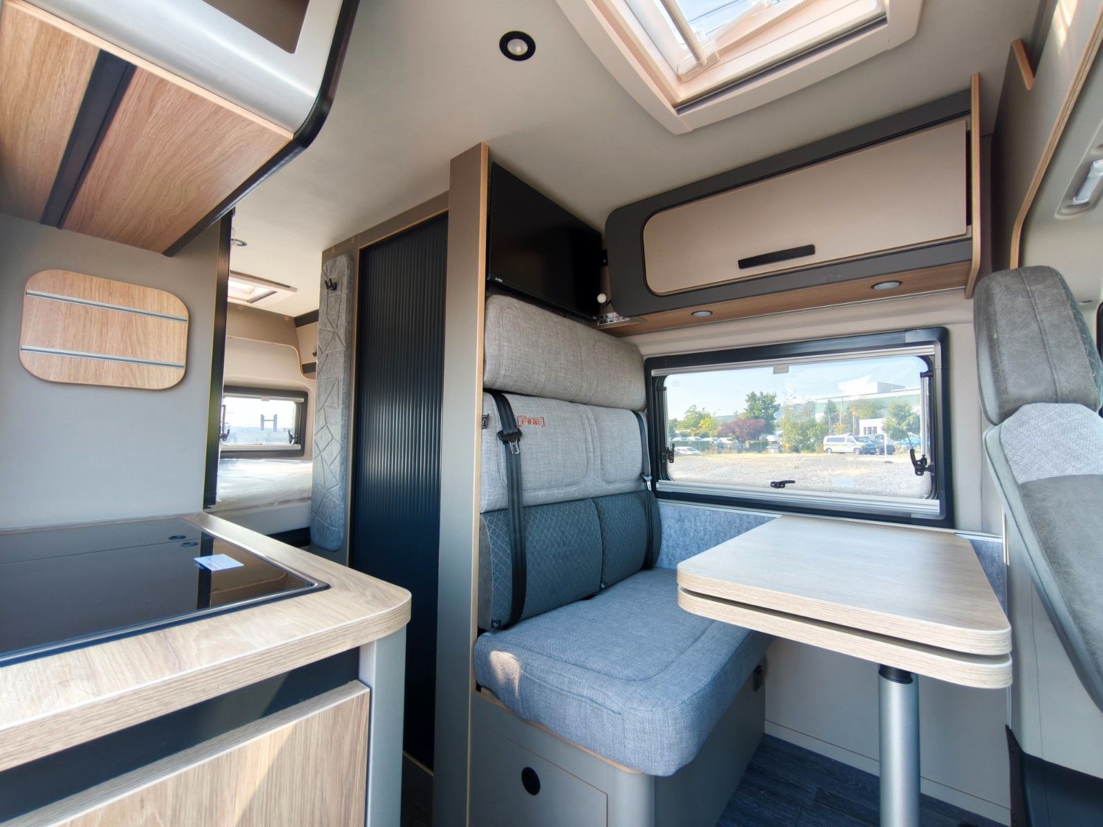 Fahrzeugabbildung Weinsberg CaraBus 600 MQ EDITION [GREY] 2027 *Combi D+E