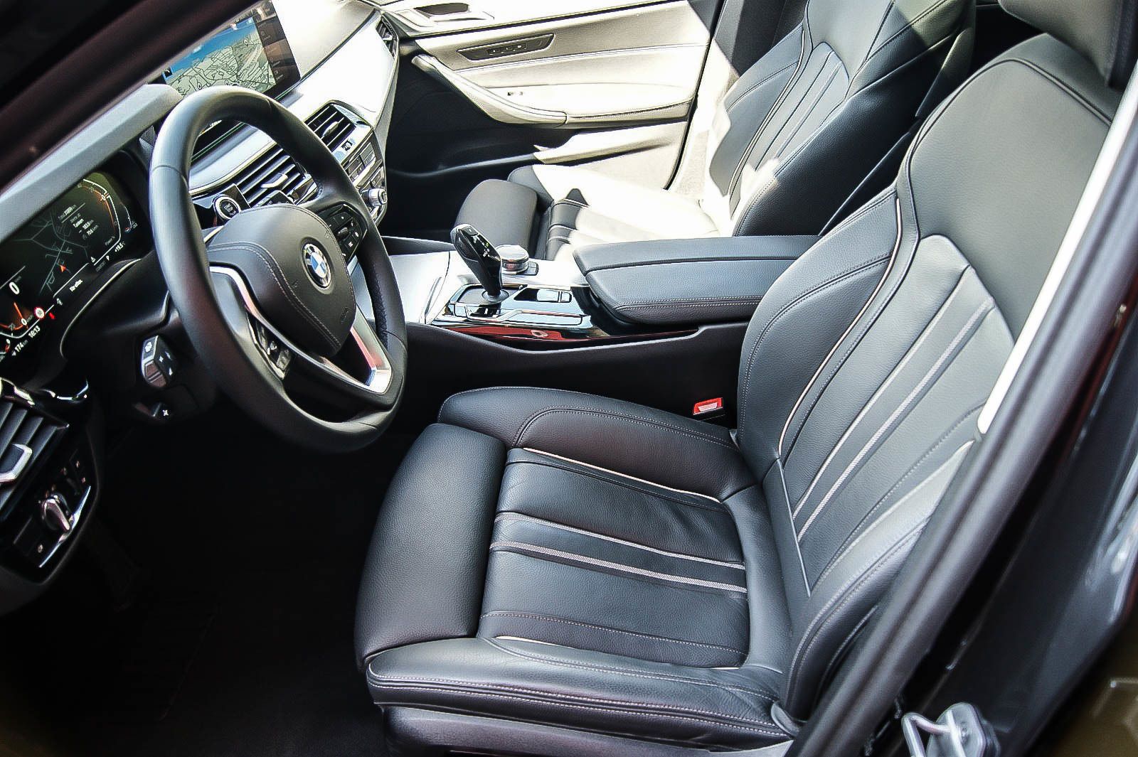 Fahrzeugabbildung BMW 520 d Touring LEDER HEADUP PANORAMA KEYLESS