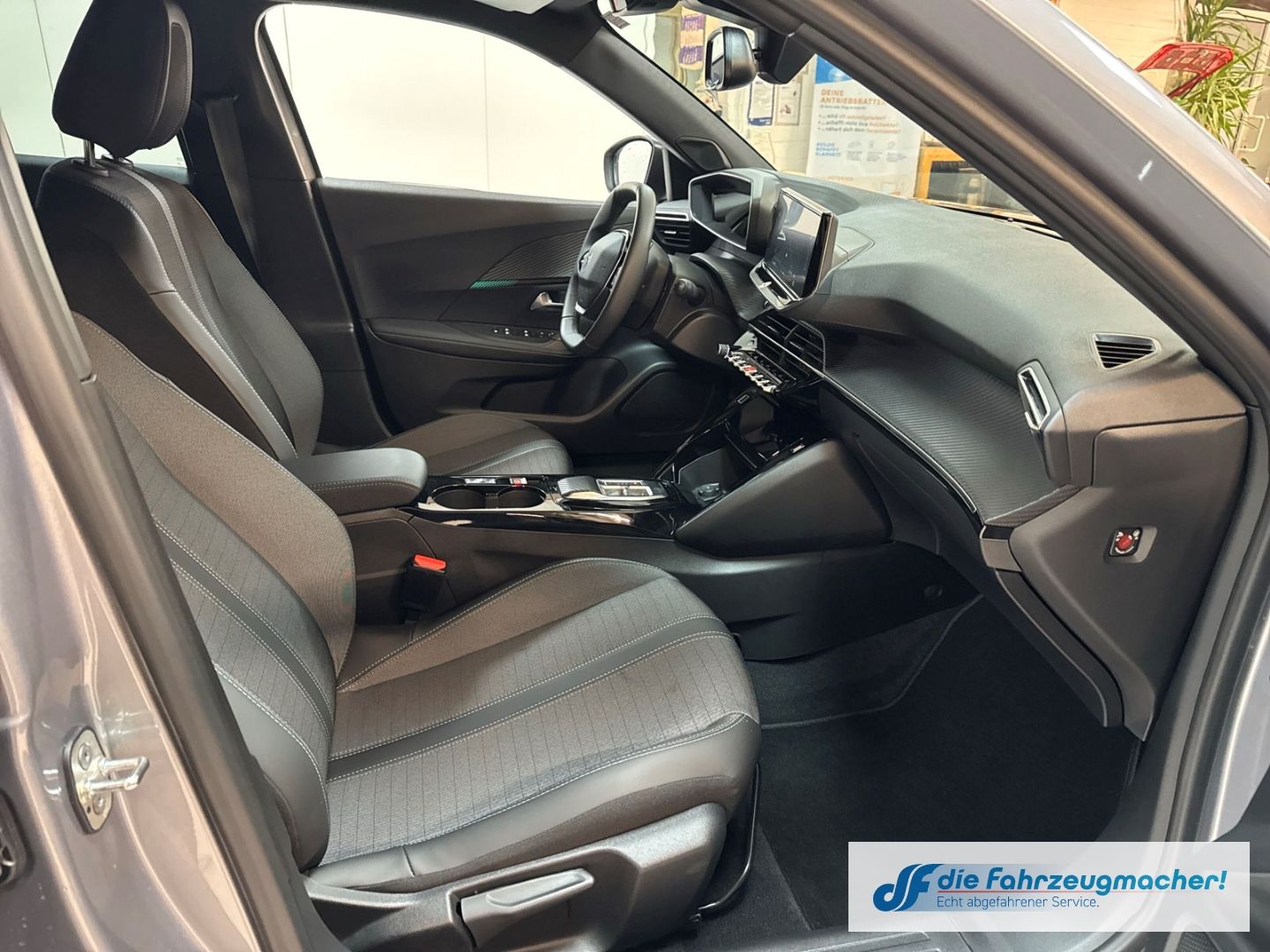 Fahrzeugabbildung Peugeot 2008 e- Allure Pack Navi LED Apple CarPlay Andro