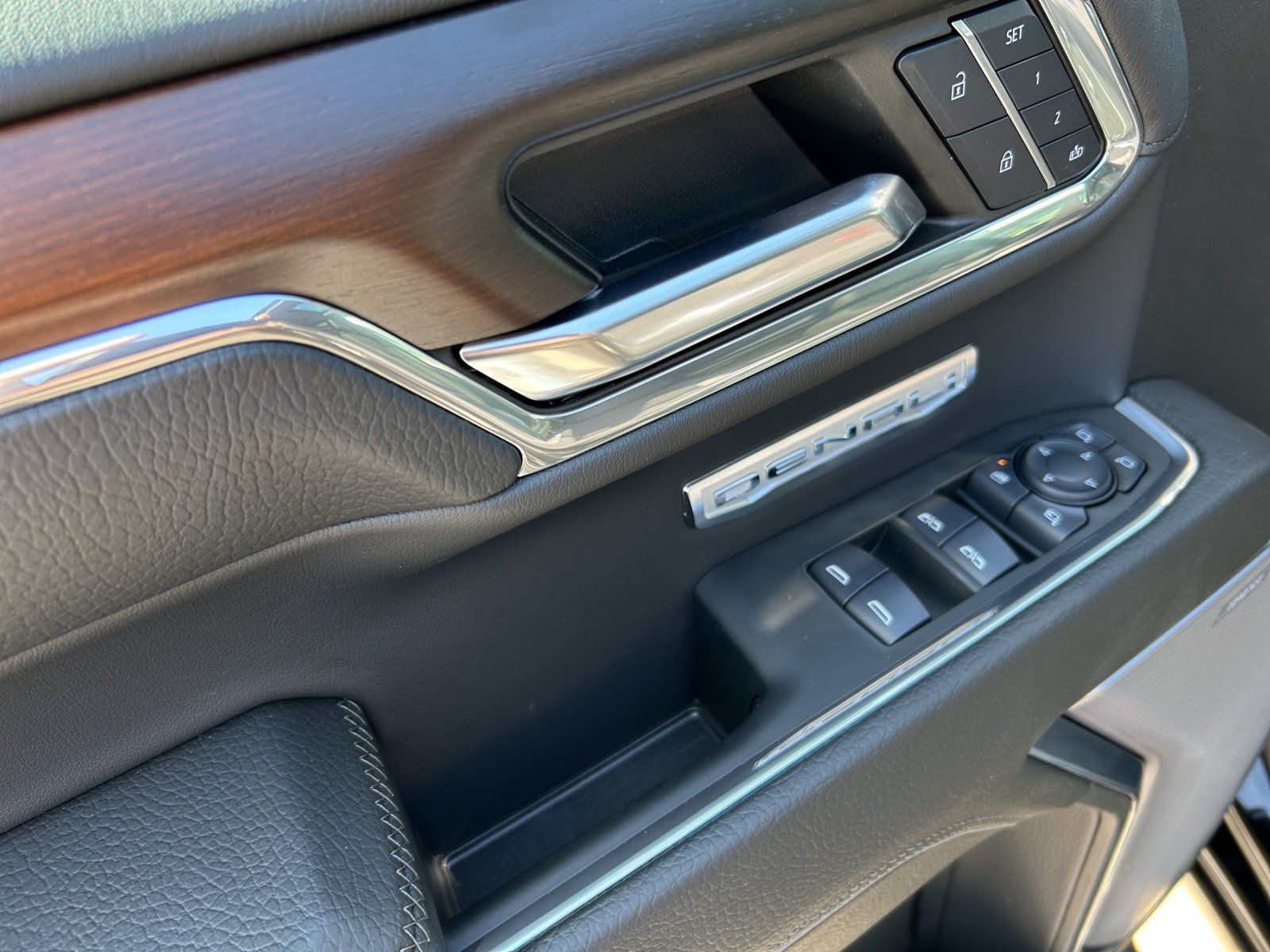 Fahrzeugabbildung GMC Sierra 1500 Denali 6.2 V8 AHK 3500/SHZ/LED/2024