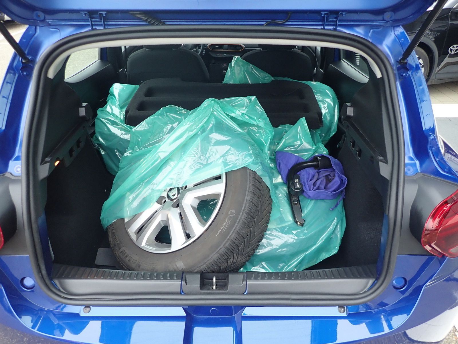 Fahrzeugabbildung Dacia Sandero III Stepway Essential TCe 90