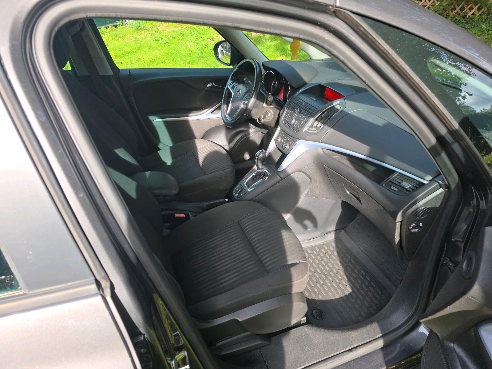 Opel Zafira 2012 — photo 13