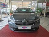 Skoda Superb Combi Ambition+SHZ+KLIMA+PDC+TEMPOMAT+ - Skoda Superb aus 2016 mit Diesel-Antrieb: Kombi