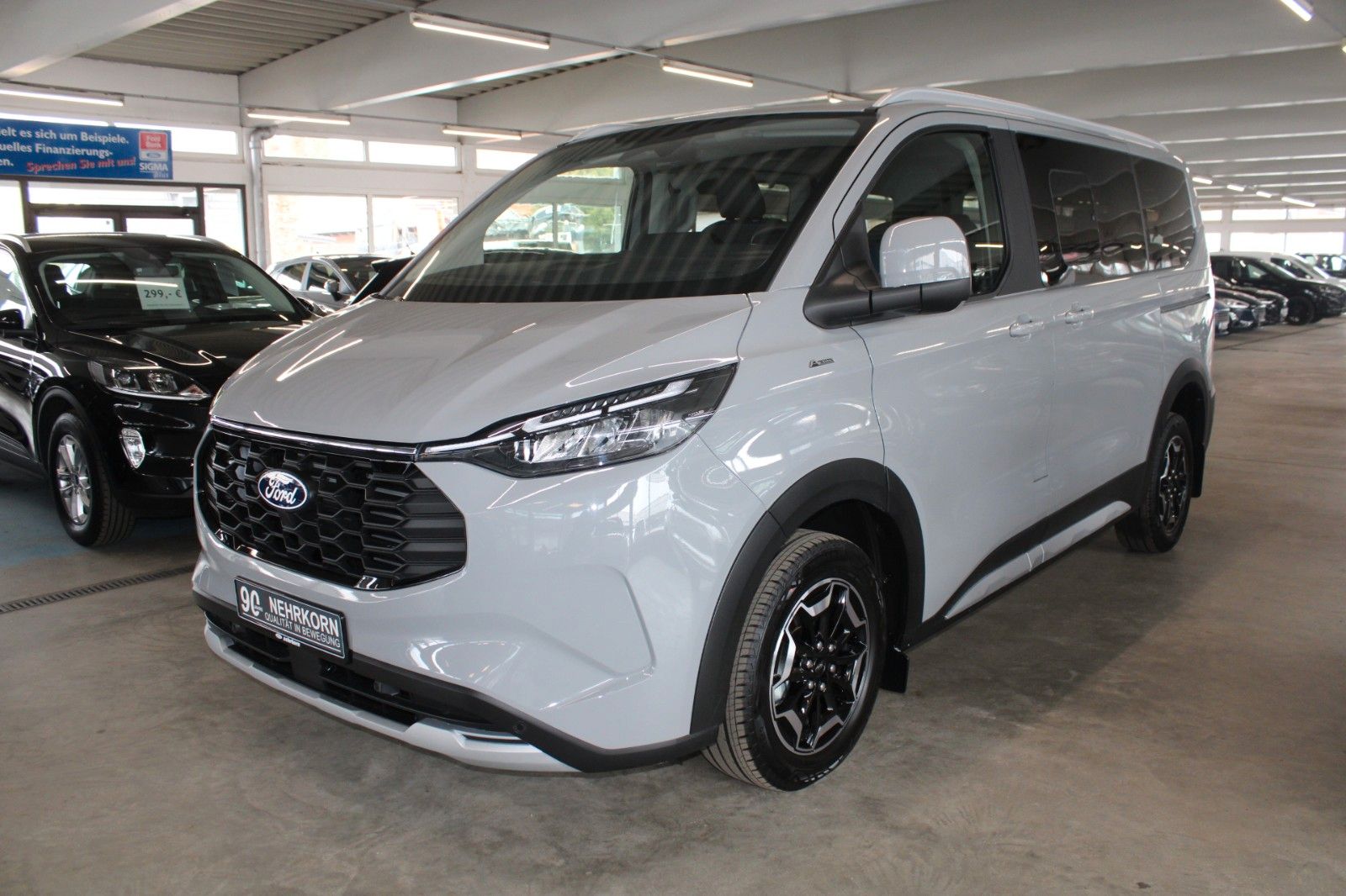 Fahrzeugabbildung Ford Tourneo Custom PHEV ACTIVE 8-Sitzer B&O NAVI LED